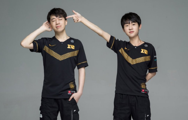 的舞台上 的舞台上